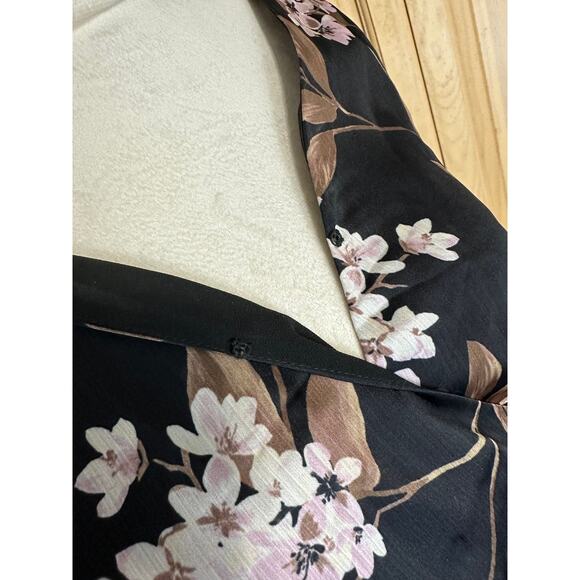 WAYF Black Floral Puff Shoulder Crossover Surplice Peplum Blouse Top Sz XS - Picture 5 of 7